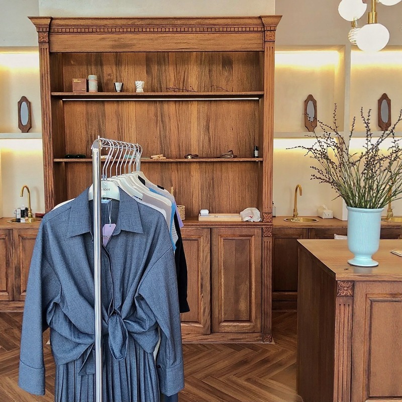 Clothing store, cashier counte - огляд і ціна Office Furniture Second Hand